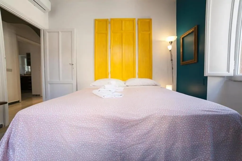 Monti 3 Bedroom Apartment Colisseum Roma Italia