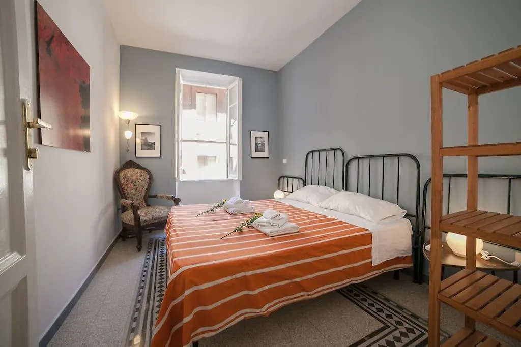 Monti 3 Bedroom Apartment Colisseum Roma 0*,  Italia